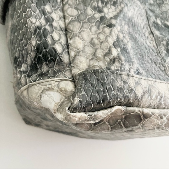 Buxton Faux Reptile Snakeskin Gray Cream Tote Bag w Exterior Pockets Spacious M - Picture 9 of 11